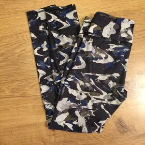 Fabletics Mid Rise Powerhold Legging / Size XS